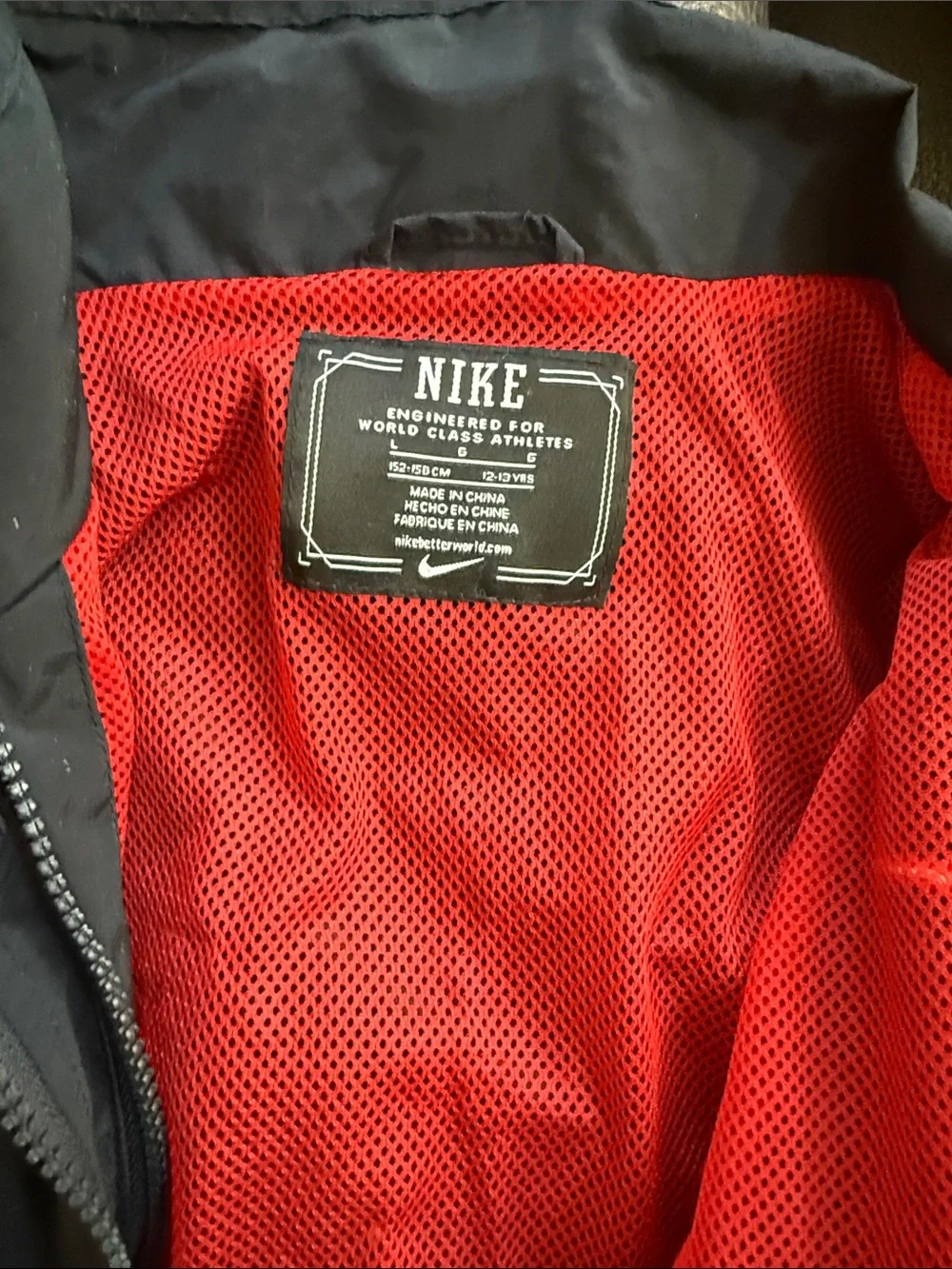 Nike Vintage Kids Black 12-13 yrs (Women’s S!) and Red/Black Sports Rain Jacket